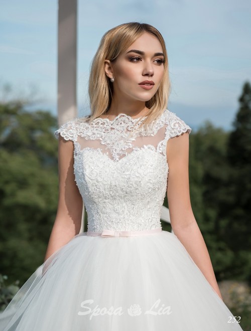 https://www.sposa-lia.com/images/stories/virtuemart/product/252       (2).jpg
